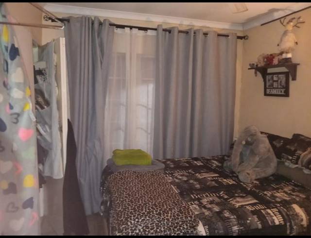 2 BEDROOM TOWNHOUSE FOR SALE IN SILVERTON